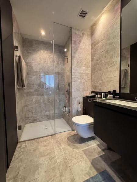 OUE Twin Peaks, 33 Leonie Hill Road, Orchard / River Valley, 1 Bedroom, 549 sqft, Condominium For Rent, by Perry Koh, 500279392 - Bathroom - PropertyGuru.com.sg