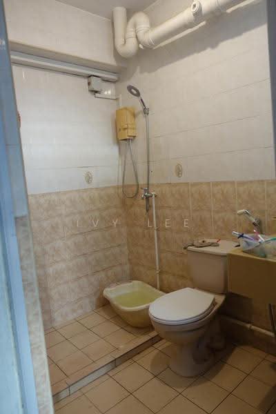 681C Jurong West Central 1, 681C Jurong West Central 1, Boon Lay / Jurong / Tuas, 3 Bedrooms, 1,012 sqft, HDB Flat For Sale, by Ivy Lee, 500279395 - Bathroom - PropertyGuru.com.sg