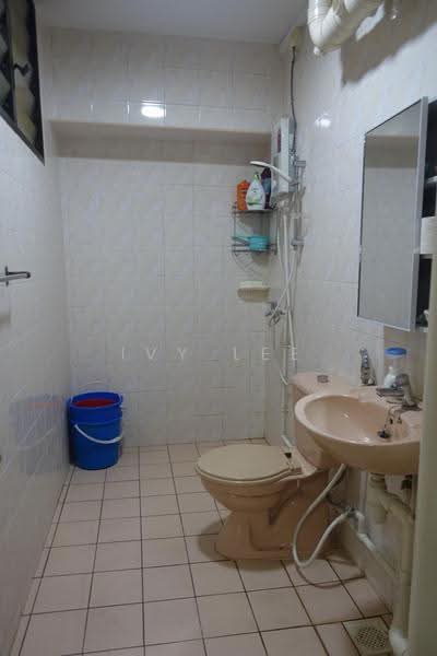 681C Jurong West Central 1, 681C Jurong West Central 1, Boon Lay / Jurong / Tuas, 3 Bedrooms, 1,012 sqft, HDB Flat For Sale, by Ivy Lee, 500279395 - Bathroom - PropertyGuru.com.sg