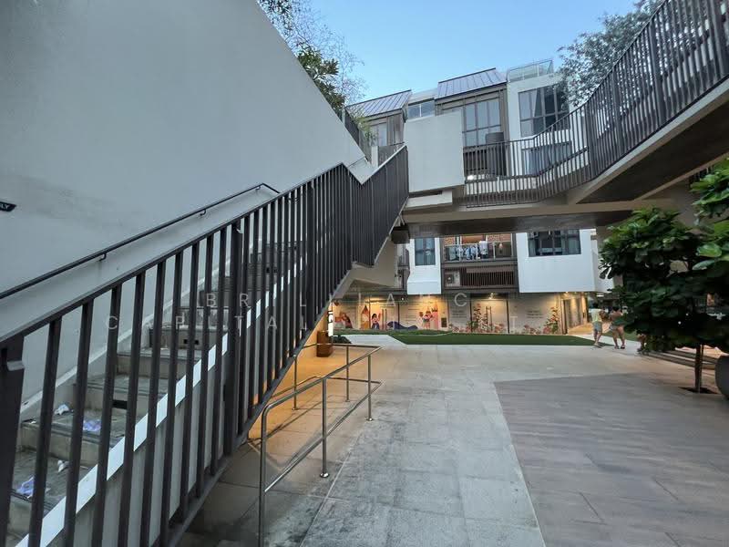 ParkSuites, 18-32 Holland Grove Road, Tanglin / Holland / Bukit Timah, 646 sqft, Mall Shop For Rent, by MJ ZHUO, 500279402 - Exterior - CommercialGuru.com.sg