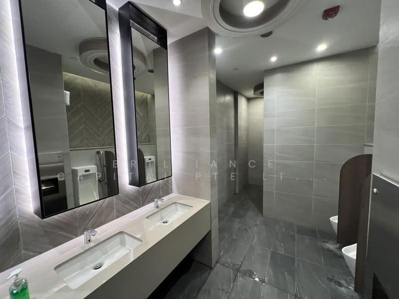 ParkSuites, 18-32 Holland Grove Road, Tanglin / Holland / Bukit Timah, 646 sqft, Mall Shop For Rent, by MJ ZHUO, 500279402 - Bathroom - CommercialGuru.com.sg