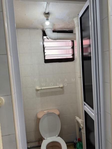 1 Beach Road, 1 Beach Road, Beach Road / Bugis / Rochor, 2 Bedrooms, 731 sqft, HDB Flat For Rent, by William Wong, 500279427 - Bathroom - PropertyGuru.com.sg