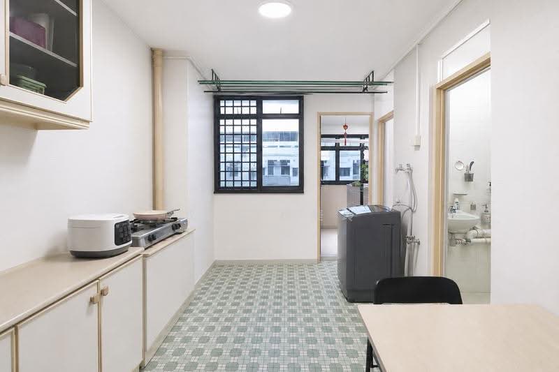 6 Ghim Moh Road, 6 Ghim Moh Road, Tanglin / Holland / Bukit Timah, 2 Bedrooms, 700 sqft, HDB Flat For Sale, by Bee 林美玲, 500279446 - Kitchen (AI Decluttered) - PropertyGuru.com.sg