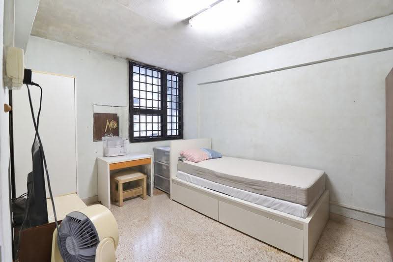 6 Ghim Moh Road, 6 Ghim Moh Road, Tanglin / Holland / Bukit Timah, 2 Bedrooms, 700 sqft, HDB Flat For Sale, by Bee 林美玲, 500279446 - Room 1 (AI Decluttered) - PropertyGuru.com.sg