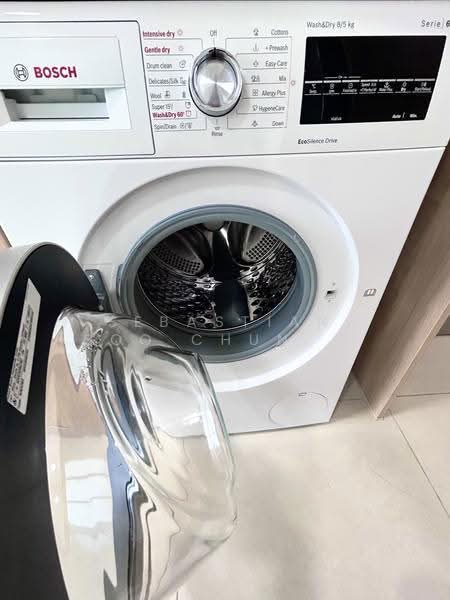 Twin VEW, 93 West Coast Vale, Buona Vista / West Coast / Clementi New Town, 1 Bedroom, 570 sqft, Condominium For Rent, by Sebastian Soo Chun Hian, 500279455 - Washing Machine - PropertyGuru.com.sg