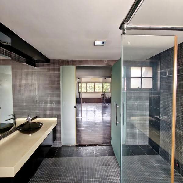 Northshore Bungalows, Ponggol Seventeenth Avenue, Hougang / Punggol / Sengkang, 7 Bedrooms, 7,000 sqft, Detached House For Rent, by Daniel Tey, 500279476 - Bathroom - PropertyGuru.com.sg