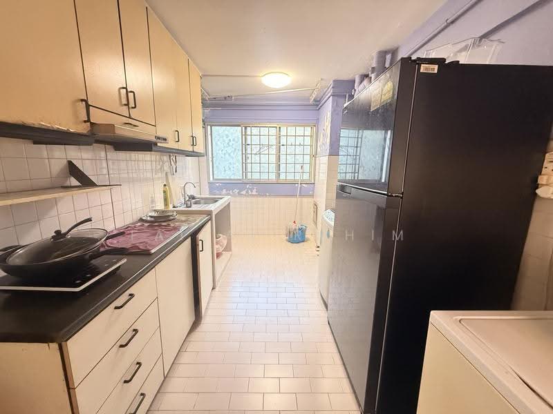 824 Woodlands Street 81, 824 Woodlands Street 81, Admiralty / Woodlands, 3 Bedrooms, 904 sqft, HDB Flat For Sale, by Faizal Rahim, 500279480 - Kitchen - PropertyGuru.com.sg