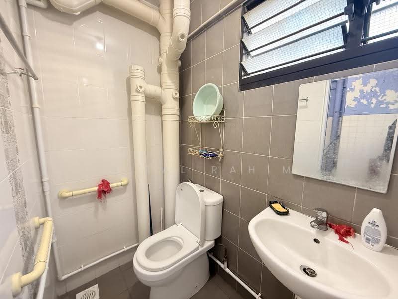 824 Woodlands Street 81, 824 Woodlands Street 81, Admiralty / Woodlands, 3 Bedrooms, 904 sqft, HDB Flat For Sale, by Faizal Rahim, 500279480 - Bathroom - PropertyGuru.com.sg