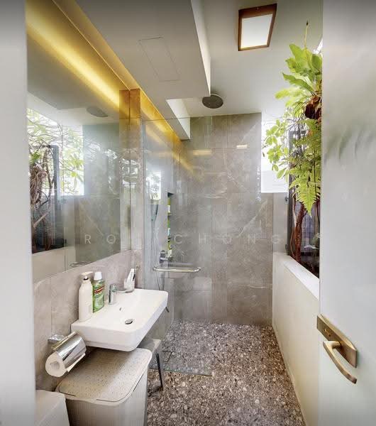 Opera Estate, Norma Terrace, East Coast / Marine Parade, 5 Bedrooms, 3,000 sqft, Terraced House For Sale, by Ron Chong, 500279525 - Bathroom - PropertyGuru.com.sg