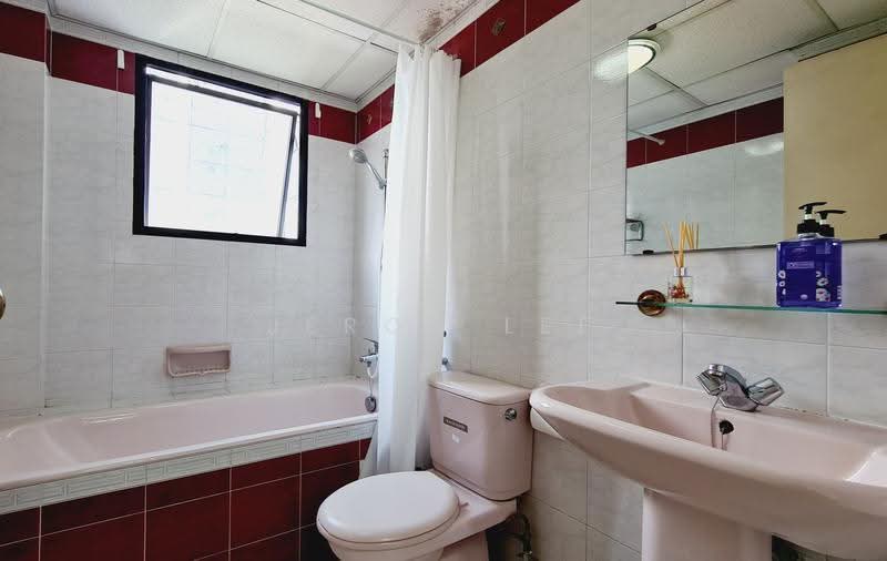Central Green, 9 Jalan Membina, Alexandra / Commonwealth, Room Rental, 165 sqft, Condominium For Rent, by Jeron Lee, 500279537 - Bathroom - PropertyGuru.com.sg