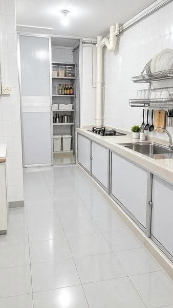 872 Yishun Street 81, 872 Yishun Street 81, Sembawang / Yishun, 3 Bedrooms, 1,216 sqft, HDB Flat For Rent, by Adrian Tan, 500279557 - Kitchen - PropertyGuru.com.sg
