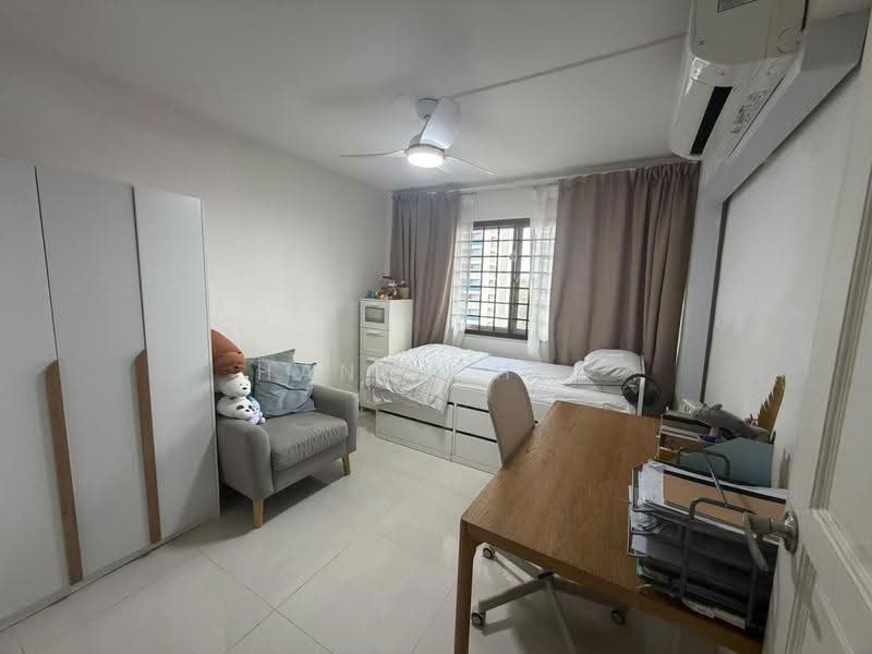 102 Spottiswoode Park Road, 102 Spottiswoode Park Road, Chinatown / Tanjong Pagar, 3 Bedrooms, 850 sqft, Apartment For Sale, by Hans Chee, 500279597 - Bedroom - PropertyGuru.com.sg