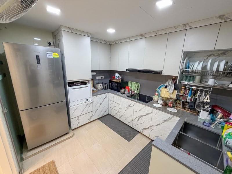 Azalea Park Condo, 2 Flora Road, Changi Airport / Changi Village, 4 Bedrooms, 1,507 sqft, Condominium For Sale, by Jayden Peh, 500279627 - Kitchen - PropertyGuru.com.sg