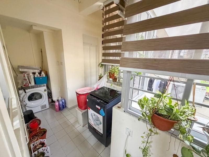 Azalea Park Condo, 2 Flora Road, Changi Airport / Changi Village, 4 Bedrooms, 1,507 sqft, Condominium For Sale, by Jayden Peh, 500279627 - Balcony - PropertyGuru.com.sg