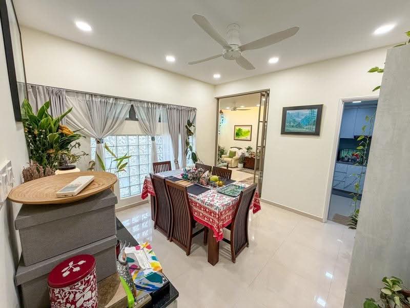 Azalea Park Condo, 2 Flora Road, Changi Airport / Changi Village, 4 Bedrooms, 1,507 sqft, Condominium For Sale, by Jayden Peh, 500279627 - Dining Room - PropertyGuru.com.sg