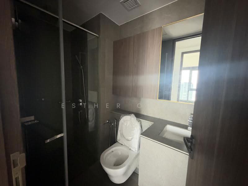 Midtown Modern, 16 Tan Quee Lan Street, Beach Road / Bugis / Rochor, 3 Bedrooms, 1,066 sqft, Condominium For Rent, by Esther Choo, 500279644 - Bathroom - PropertyGuru.com.sg