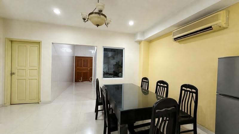 Pasir Ris Beach Park, Pasir Ris Avenue, Pasir Ris / Tampines, 5 Bedrooms, 2,200 sqft, Terraced House For Sale, by Joji Lin, 500279652 - PropertyGuru.com.sg