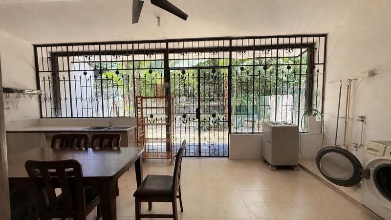 Pasir Ris Beach Park, Pasir Ris Avenue, Pasir Ris / Tampines, 5 Bedrooms, 2,200 sqft, Terraced House For Sale, by Joji Lin, 500279652 - PropertyGuru.com.sg