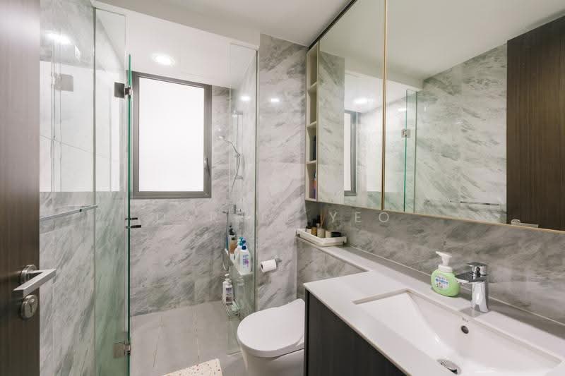 Clavon, Clementi Avenue 1, Buona Vista / West Coast / Clementi New Town, 4 Bedrooms, 1,356 sqft, Condominium For Sale, by Darrel Yeo, 500279660 - Common Bathroom - PropertyGuru.com.sg