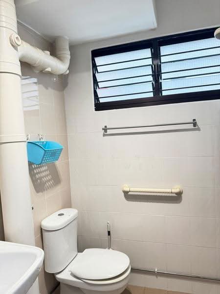 480 Jurong West Street 41, 480 Jurong West Street 41, Boon Lay / Jurong / Tuas, 4 Bedrooms, 1,700 sqft, HDB Flat For Rent, by Steve Ng Chih Wei, 500279663 - Bathroom - PropertyGuru.com.sg