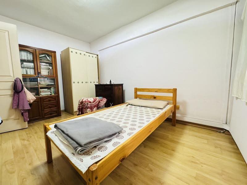 215 Bukit Batok Street 21, 215 Bukit Batok Street 21, Dairy Farm / Bukit Panjang / Choa Chu Kang, 2 Bedrooms, 721 sqft, HDB Flat For Sale, by Max Lee, 500279670 - Bedroom - PropertyGuru.com.sg