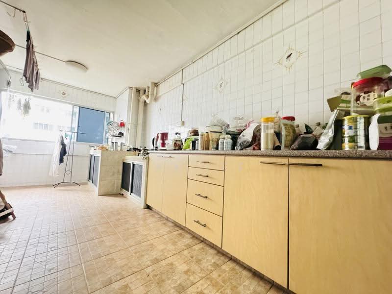 215 Bukit Batok Street 21, 215 Bukit Batok Street 21, Dairy Farm / Bukit Panjang / Choa Chu Kang, 2 Bedrooms, 721 sqft, HDB Flat For Sale, by Max Lee, 500279670 - Kitchen - PropertyGuru.com.sg