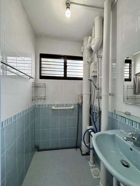 57 New Upper Changi Road, 57 New Upper Changi Road, Bedok / Upper East Coast, 2 Bedrooms, 646 sqft, HDB Flat For Sale, by Den Irya, 500279671 - Bathroom - PropertyGuru.com.sg