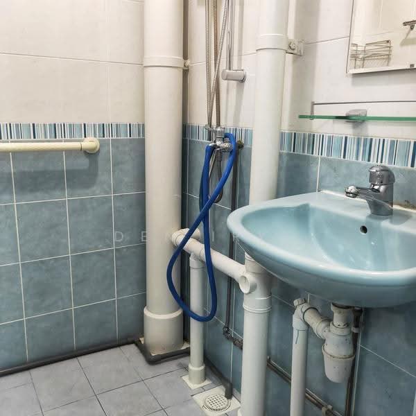 57 New Upper Changi Road, 57 New Upper Changi Road, Bedok / Upper East Coast, 2 Bedrooms, 646 sqft, HDB Flat For Sale, by Den Irya, 500279671 - Bathroom - PropertyGuru.com.sg