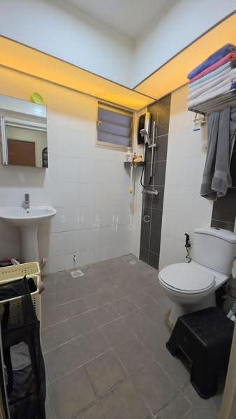 815A Choa Chu Kang Avenue 7, 815A Choa Chu Kang Avenue 7, Dairy Farm / Bukit Panjang / Choa Chu Kang, 3 Bedrooms, 1,001 sqft, HDB Flat For Sale, by Shanice ONG, 500279681 - Common Bathroom - PropertyGuru.com.sg