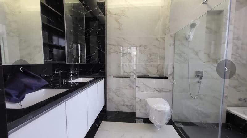 Tosha Street / Aida Street / Carmen Street, East Coast / Marine Parade, 7 Bedrooms, 5,590 sqft, Semi-Detached House For Sale, by Ronnie Chia, 500279693 - Bathroom - PropertyGuru.com.sg