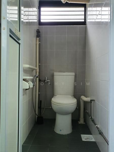 502 Bedok North Street 3, 502 Bedok North Street 3, Bedok / Upper East Coast, 2 Bedrooms, 635 sqft, HDB Flat For Sale, by Timothy Sim, 500279699 - Bathroom - PropertyGuru.com.sg
