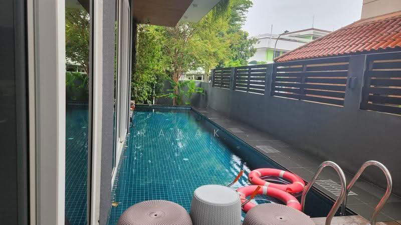 Jalan Buloh Perindu, Jalan Buloh Perindu, East Coast / Marine Parade, 7 Bedrooms, 7,500 sqft, Semi-Detached House For Sale, by Razak ., 500279720 - Exterior - PropertyGuru.com.sg