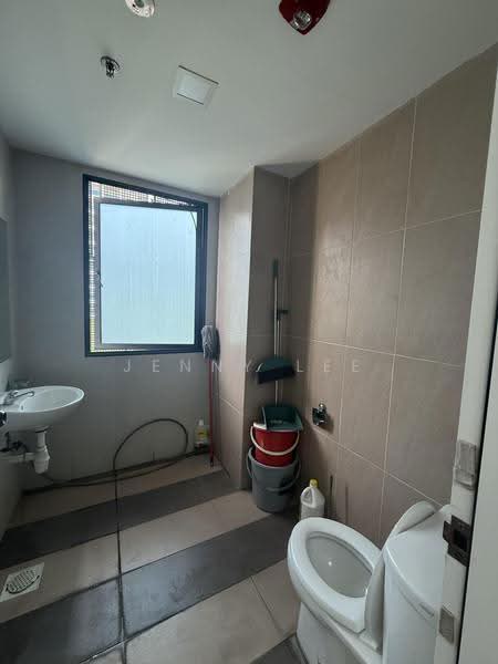 Woodlands 11, 11 Woodlands Close, Admiralty / Woodlands, 200 sqft, Light Industrial (B1) For Rent, by Jenny Lee, 500279724 - Bathroom - CommercialGuru.com.sg