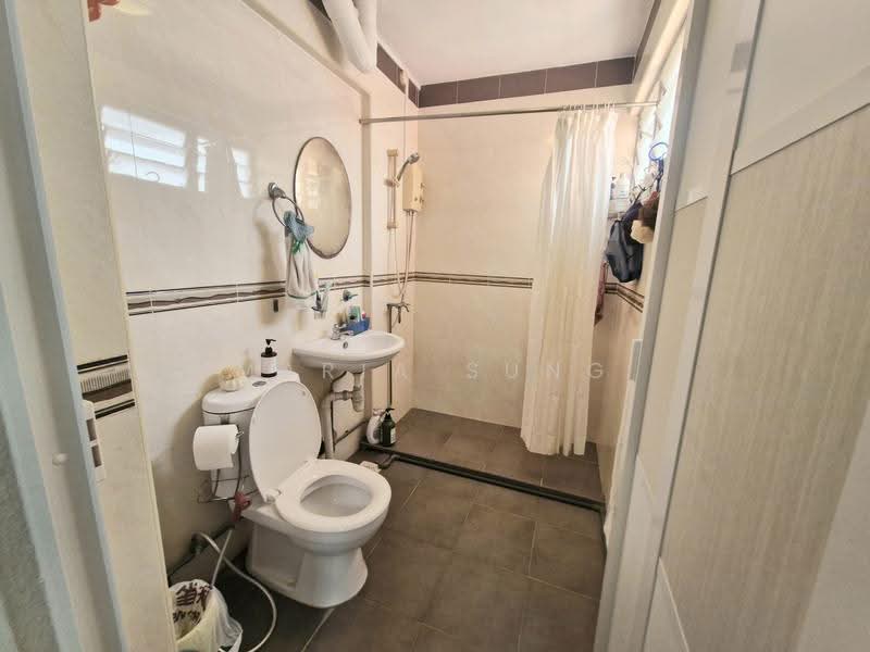 166 Bishan Street 13, 166 Bishan Street 13, Ang Mo Kio / Bishan / Thomson, 3 Bedrooms, 1,313 sqft, HDB Flat For Sale, by Maria Sung, 500279726 - Bathroom - PropertyGuru.com.sg