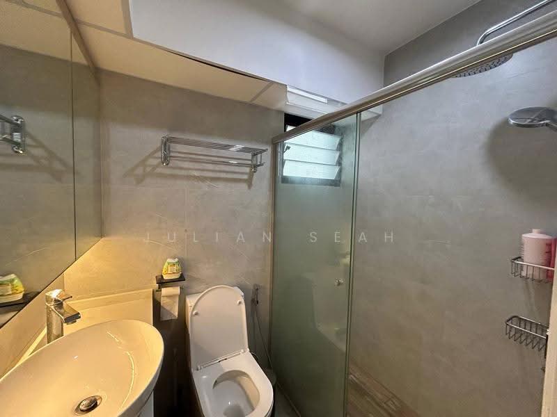 312C Clementi Avenue 4, 312C Clementi Avenue 4, Buona Vista / West Coast / Clementi New Town, 2 Bedrooms, 1,001 sqft, HDB Flat For Sale, by Julian Seah, 500279739 - Bathroom - PropertyGuru.com.sg