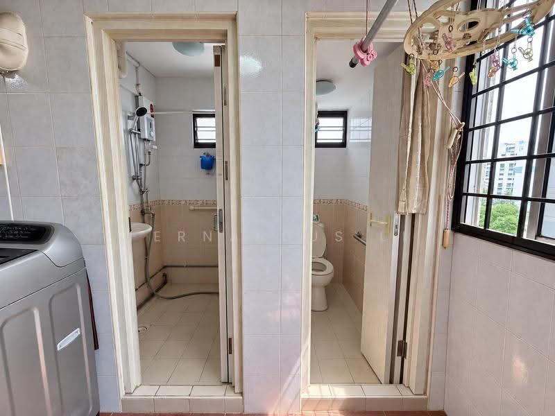 1 Hougang Avenue 3, 1 Hougang Avenue 3, Hougang / Punggol / Sengkang, 2 Bedrooms, 753 sqft, HDB Flat For Sale, by Fernandus Li, 500279741 - Bathroom - PropertyGuru.com.sg