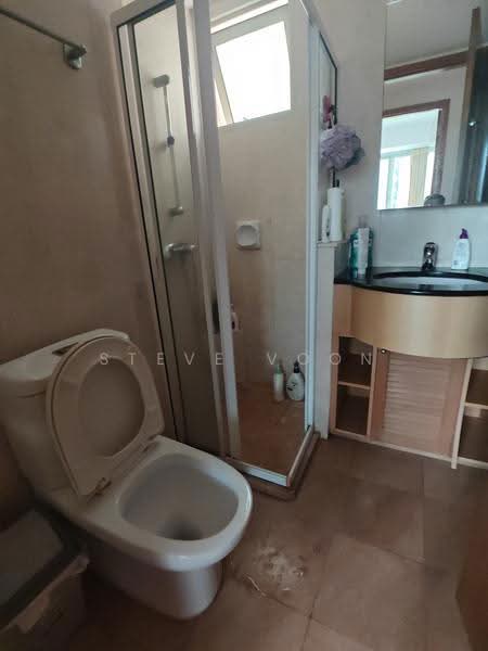 Queens, 16 Stirling Road, Alexandra / Commonwealth, Room Rental, 150 sqft, Condominium For Rent, by Steve Voon, 500279746 - Bathroom - PropertyGuru.com.sg