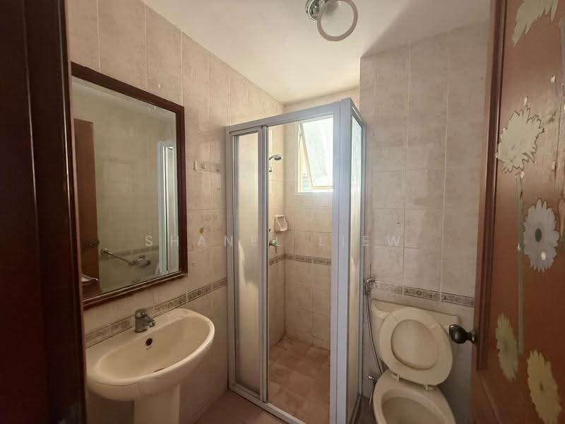 The Tropica, 57 Tampines Avenue 1, Pasir Ris / Tampines, 2 Bedrooms, 990 sqft, Condominium For Rent, by Shanel Liew, 500279759 - Bathroom - PropertyGuru.com.sg