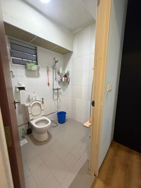 810 Choa Chu Kang Avenue 7, 810 Choa Chu Kang Avenue 7, Dairy Farm / Bukit Panjang / Choa Chu Kang, 3 Bedrooms, 1,001 sqft, HDB Flat For Sale, by Derrick Tai, 500279770 - Bathroom - PropertyGuru.com.sg