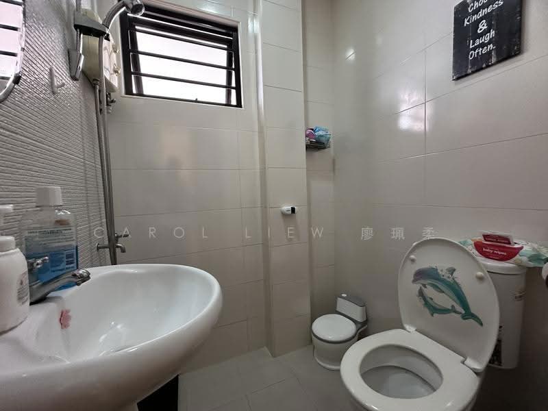 588297, Sian Tuan Ave, Clementi Park / Upper Bukit Timah, 4 Bedrooms, 5,024 sqft, Semi-Detached House For Sale, by Carol Liew 廖珮柔, 500279775 - Bathroom - PropertyGuru.com.sg