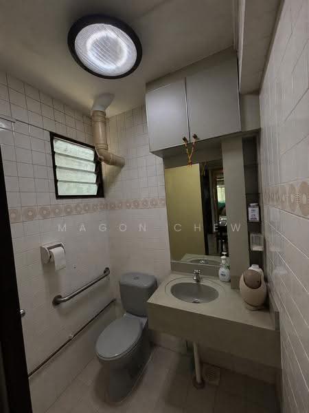 180 Ang Mo Kio Avenue 5, 180 Ang Mo Kio Avenue 5, Ang Mo Kio / Bishan / Thomson, 2 Bedrooms, 883 sqft, HDB Flat For Sale, by Magon Chew, 500279783 - Bathroom - PropertyGuru.com.sg
