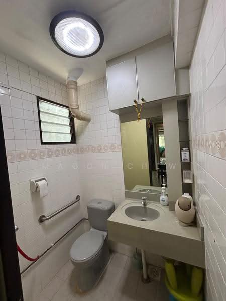 180 Ang Mo Kio Avenue 5, 180 Ang Mo Kio Avenue 5, Ang Mo Kio / Bishan / Thomson, 2 Bedrooms, 883 sqft, HDB Flat For Sale, by Magon Chew, 500279783 - Bathroom - PropertyGuru.com.sg