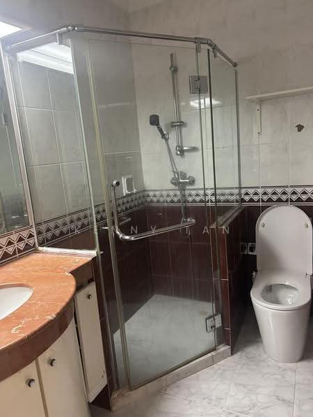 Lakepoint Condo, 8 Lakepoint Drive, Boon Lay / Jurong / Tuas, Room Rental, 120 sqft, Condominium For Rent, by Kenny Tan, 500279791 - Bathroom - PropertyGuru.com.sg
