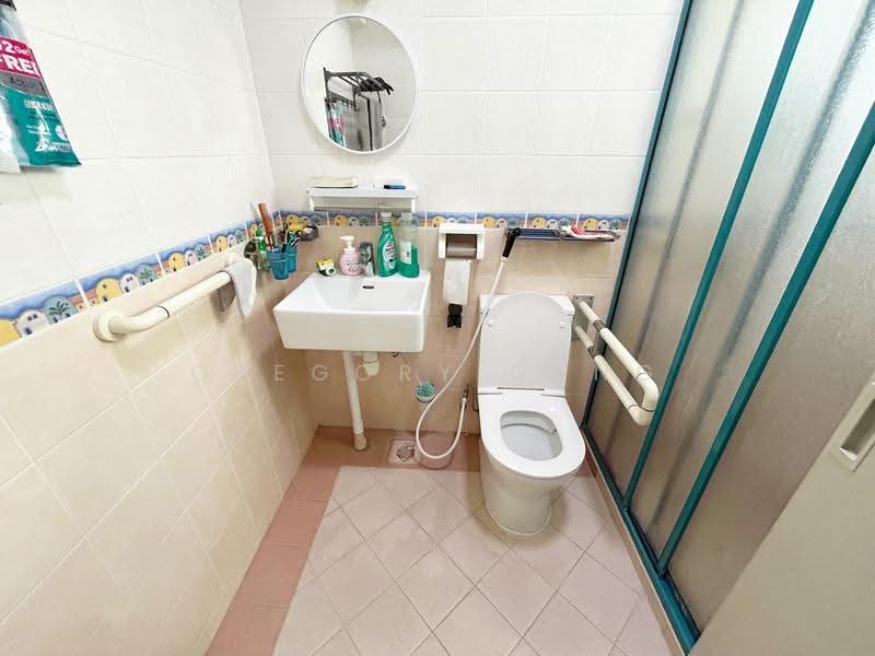 11 Farrer Park Road, 11 Farrer Park Road, Farrer Park / Serangoon Rd, 3 Bedrooms, 969 sqft, HDB Flat For Sale, by Gregory Gung, 500279800 - Bathroom - PropertyGuru.com.sg