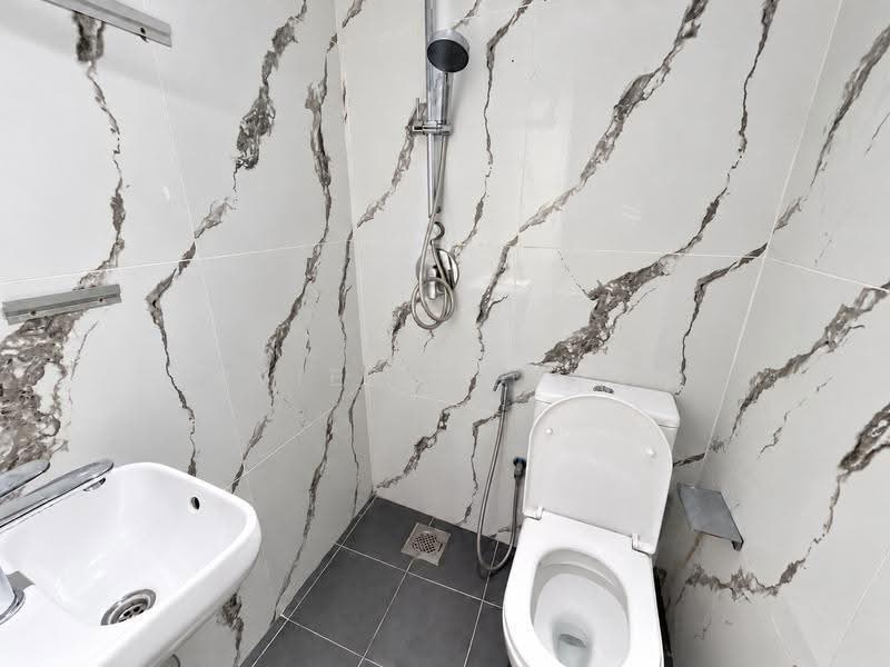 17A Dalhousie Lane, Farrer Park / Serangoon Rd, 5 Bedrooms, 1,200 sqft, Conservation House For Rent, by Javier Ng 黄允健, 500279814 - Bathroom - PropertyGuru.com.sg