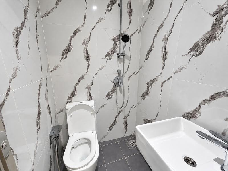 17A Dalhousie Lane, Farrer Park / Serangoon Rd, 5 Bedrooms, 1,200 sqft, Conservation House For Rent, by Javier Ng 黄允健, 500279814 - Bathroom - PropertyGuru.com.sg
