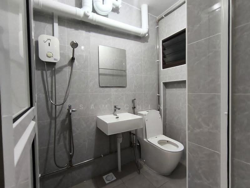 816 Jurong West Street 81, 816 Jurong West Street 81, Boon Lay / Jurong / Tuas, Room Rental, 100 sqft, HDB Flat For Rent, by Sam Chin, 500279840 - Bathroom - PropertyGuru.com.sg