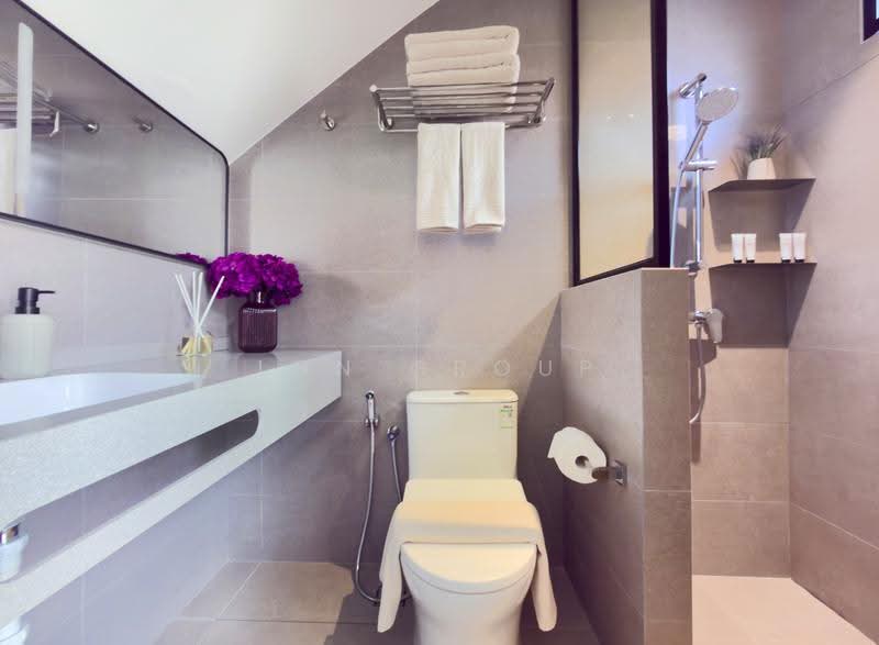 Coliwoo Resort Changi. Near Jewel Changi and Pasir Ris MRT, Changi Airport / Changi Village, 2 Bedrooms, 400 sqft, Terraced House For Rent, by Coliwoo, 500279866 - Bathroom - PropertyGuru.com.sg