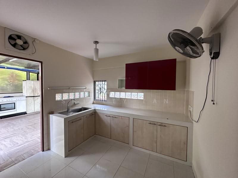 Jalan Limau Nipis, Jalan Limau Nipis/Upper Changi Road/ Bedok Terrace, Bedok / Upper East Coast, 6 Bedrooms, 2,650 sqft, Semi-Detached House For Rent, by Shirley Tan, 500279878 - Kitchen - PropertyGuru.com.sg