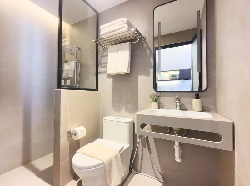 Coliwoo Resort Changi with Beach View, Near to Downtown East, Changi Airport / Changi Village, 1 Bedroom, 200 sqft, Terraced House For Rent, by Coliwoo, 500279884 - Bathroom - PropertyGuru.com.sg